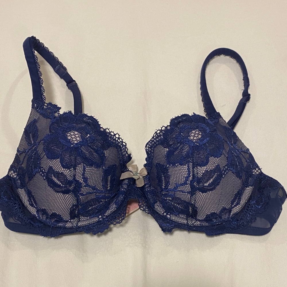 Victoria's Secret Navy Floral Lace Underwire Bra